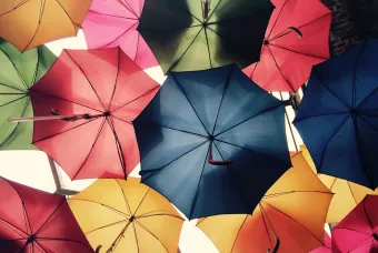 gekleurde paraplu's